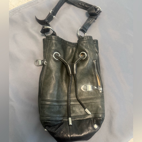 B Makowsky Bucket Shoulder Bag - Picture 1 of 6